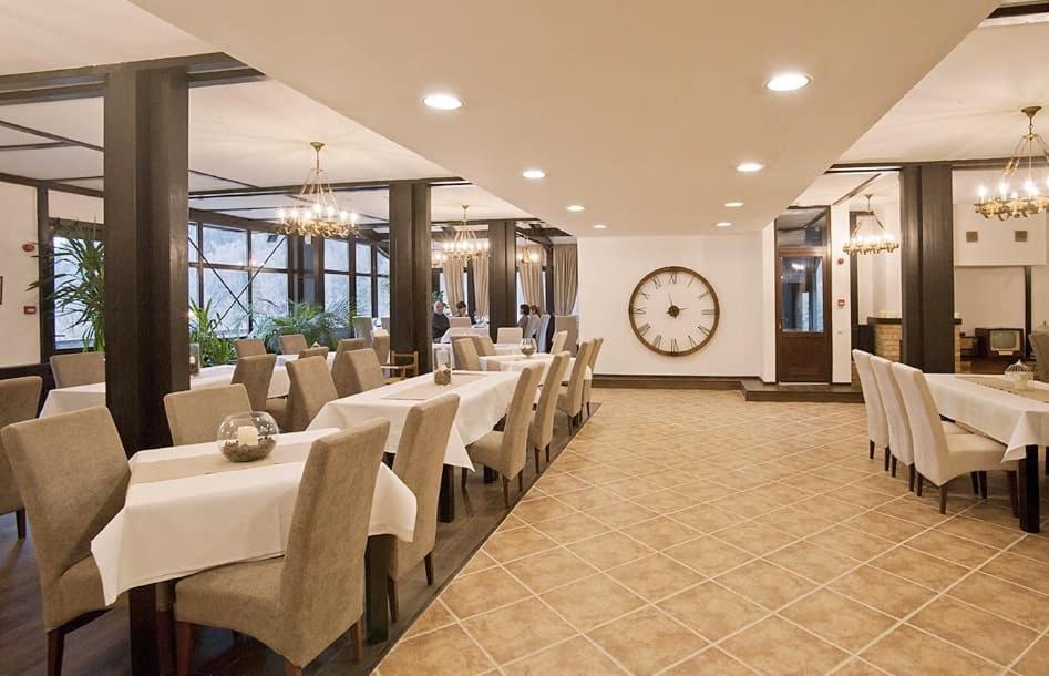 Hotel Regina シナヤ エクステリア 写真