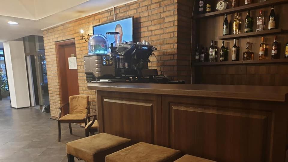 Hotel Regina シナヤ エクステリア 写真